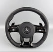 Mercedes AMG Performance Lenkrad – perforiertes Leder & Klavierlackoptik